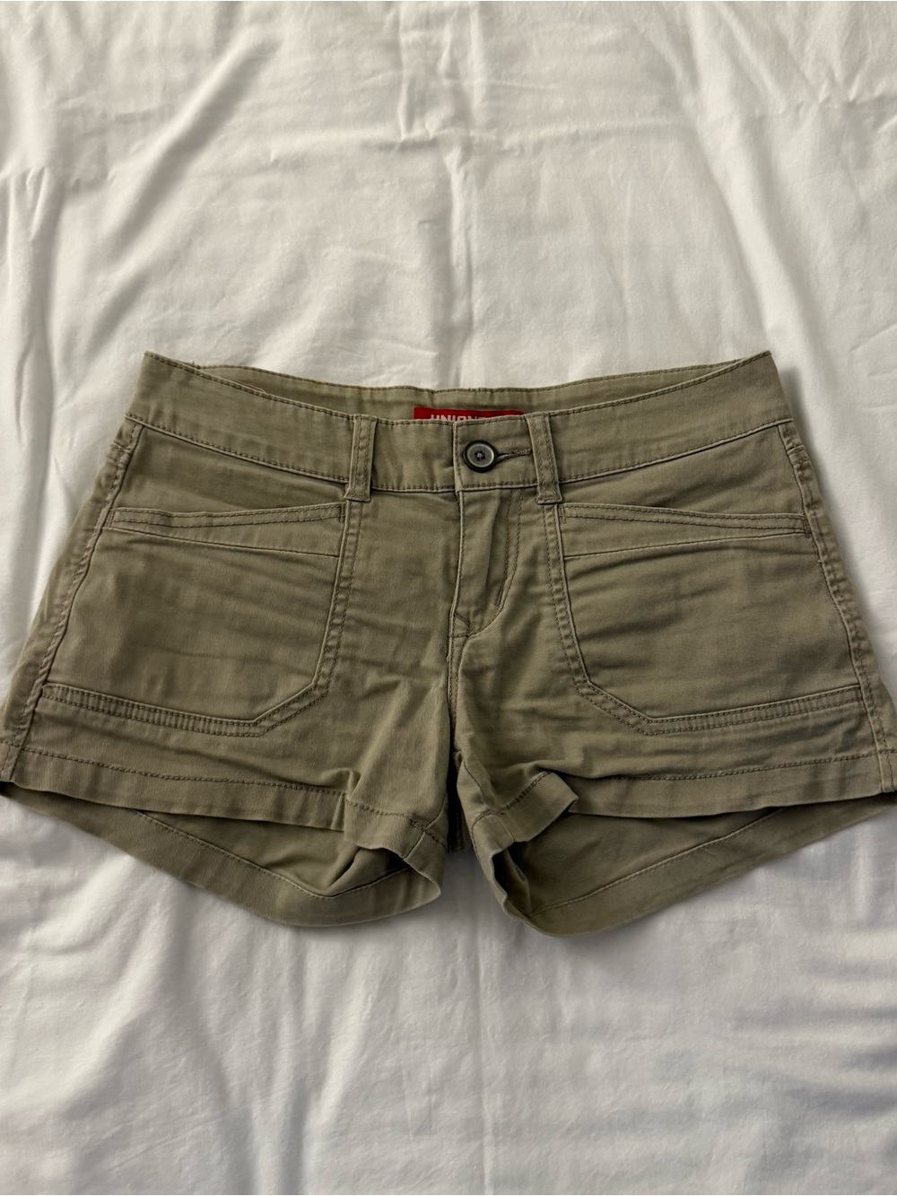 Women's Khaki Unionbay cargo shorts with pockets size 3